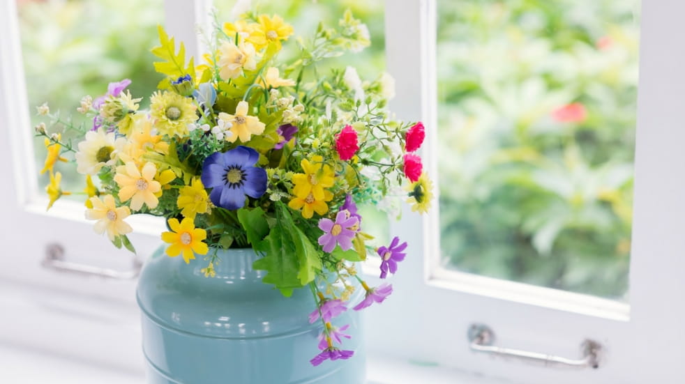 summer flowers hygge home trends